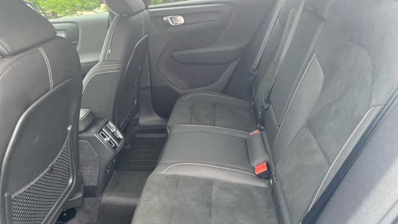 Volvo XC40 2.0 B3P Plus Dark 5dr Auto Petrol Estate